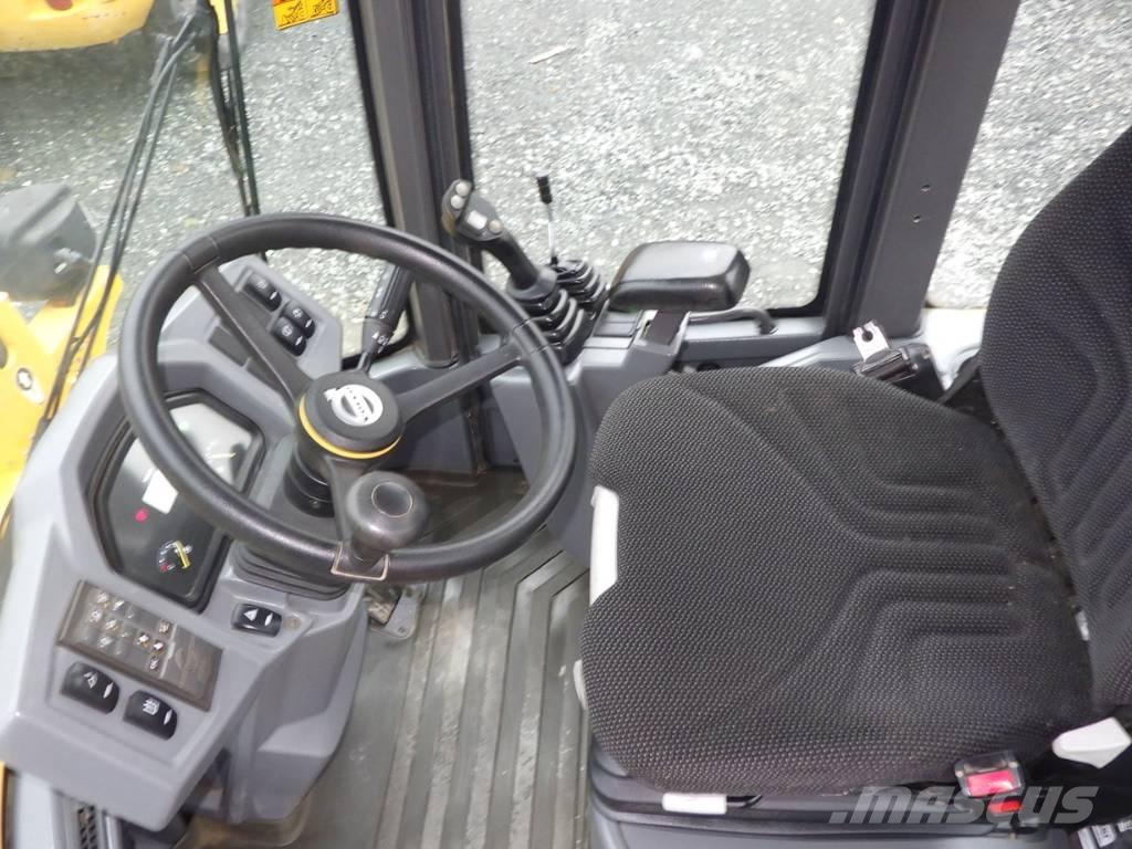 Volvo L 30 G Pale gommate