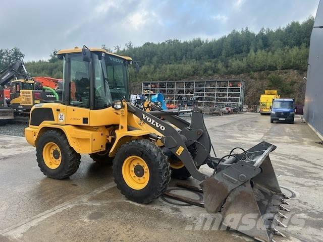 Volvo L 30 G Pale gommate
