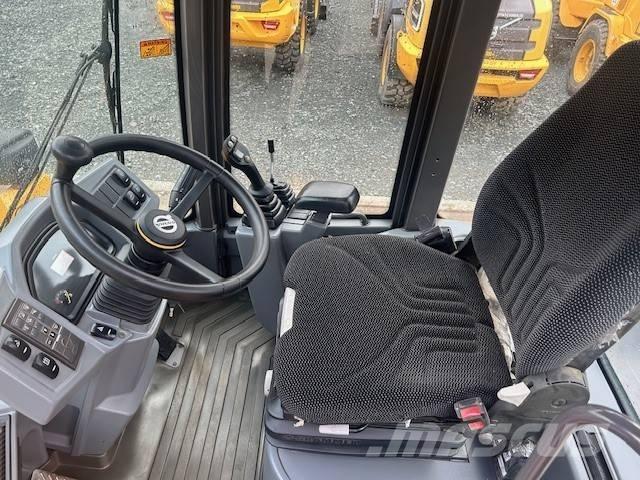 Volvo L 30 G Pale gommate