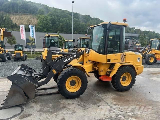 Volvo L 30 G Pale gommate