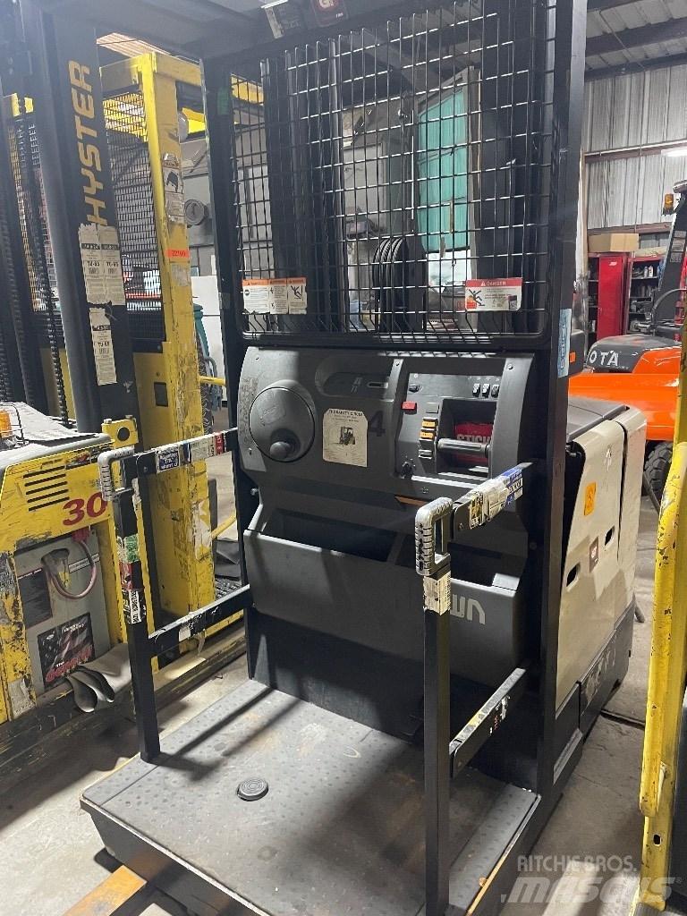 Crown Order Picker Carrelli elevatori elettrici