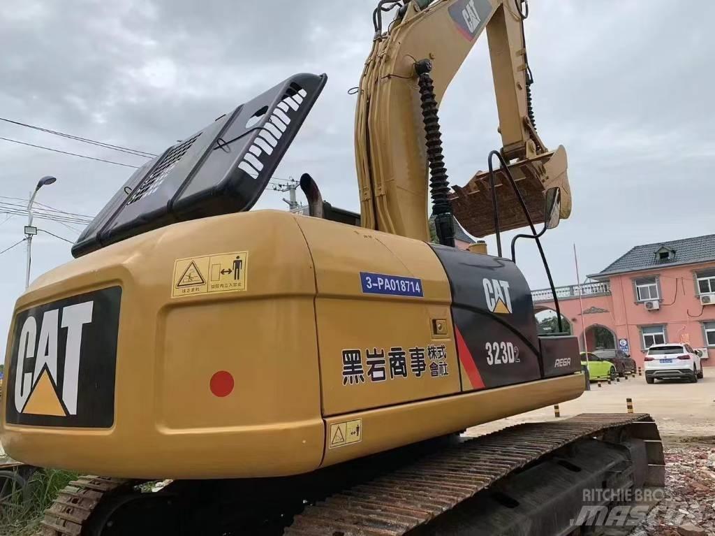 CAT 323 D L Escavatori cingolati