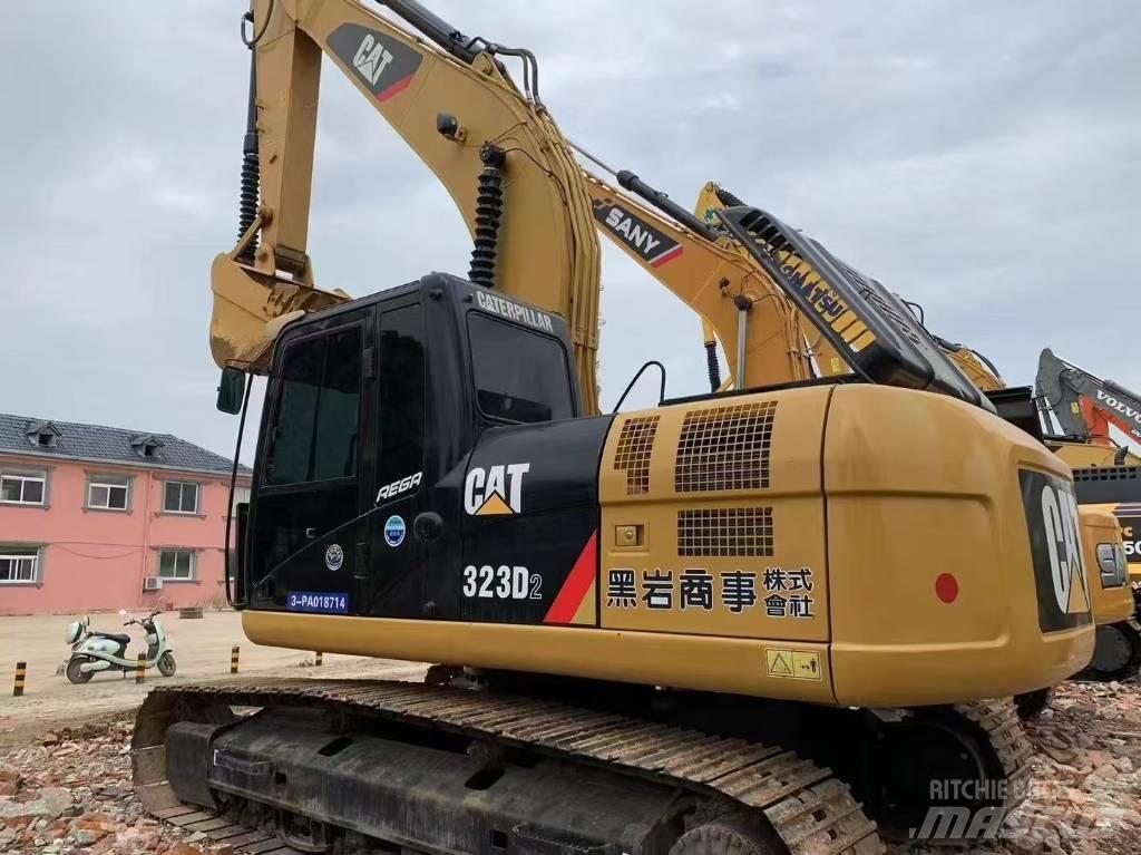 CAT 323 D L Escavatori cingolati