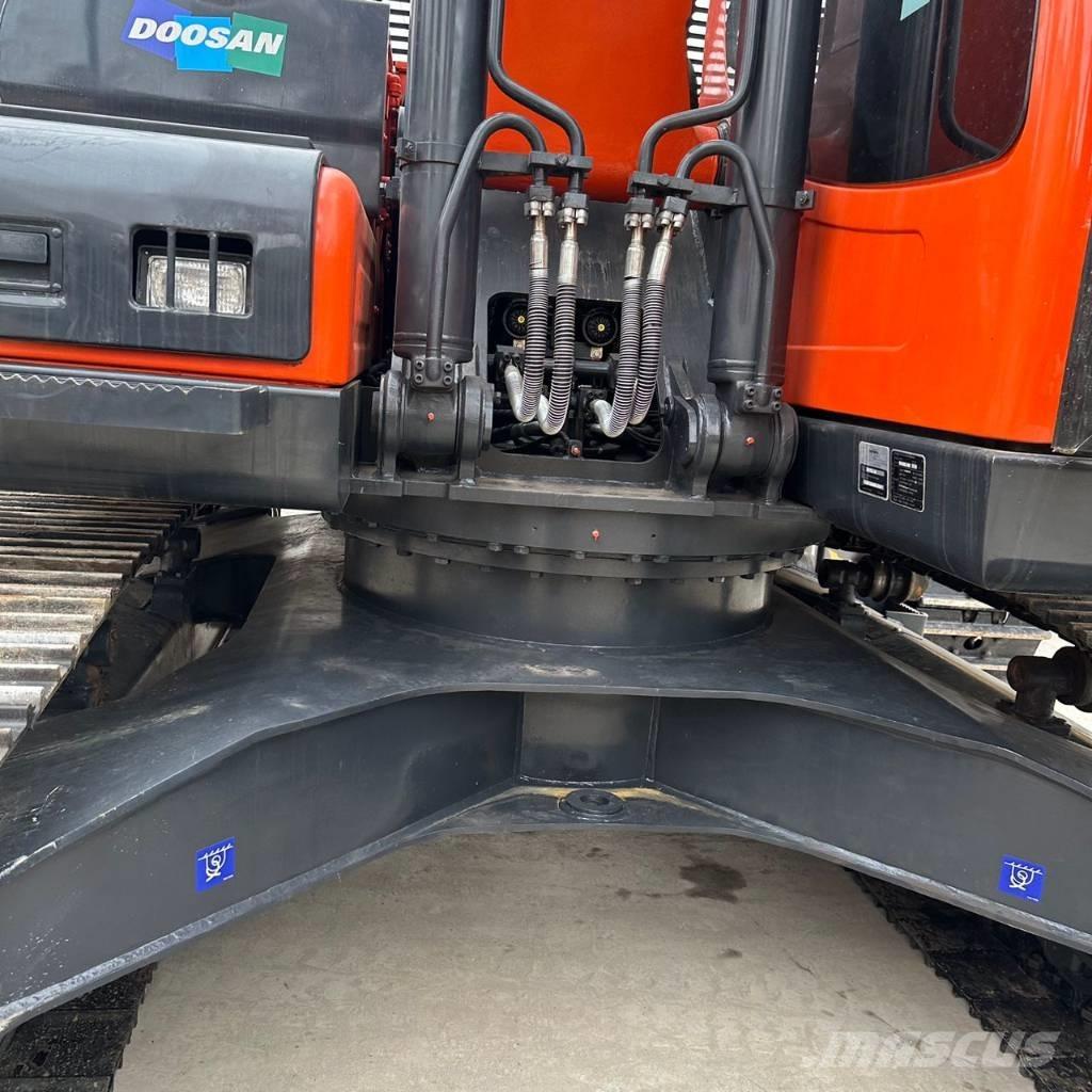 Doosan DX225LC-9C Escavatori cingolati