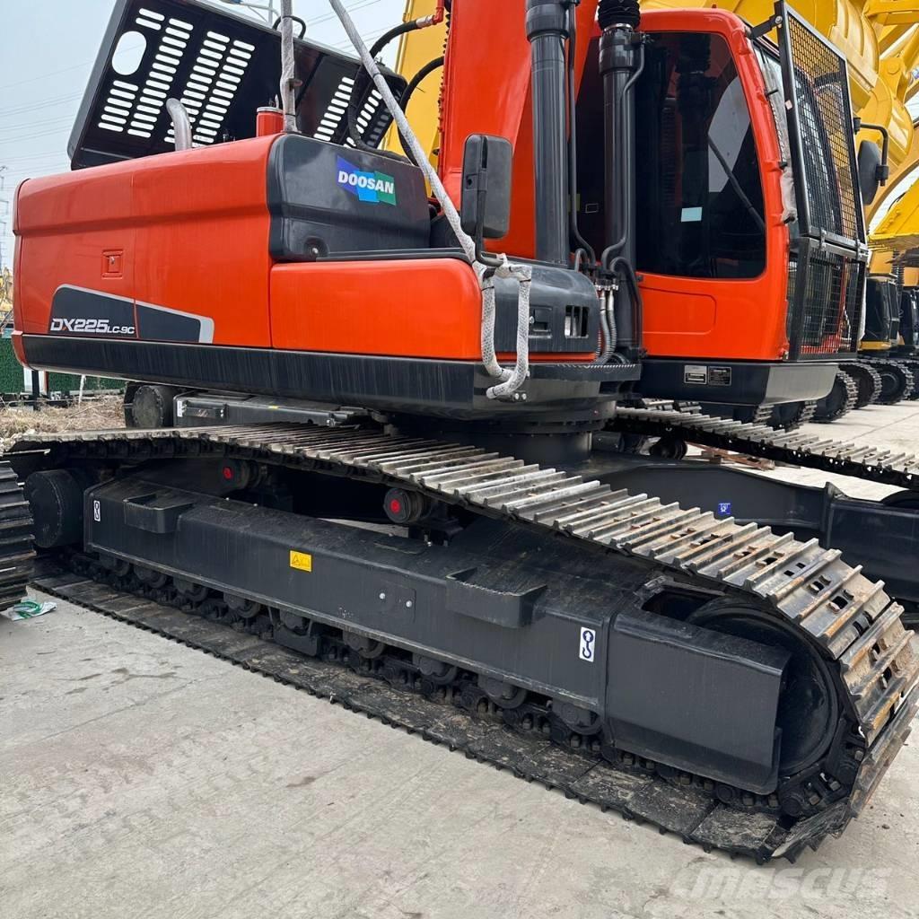 Doosan DX225LC-9C Escavatori cingolati