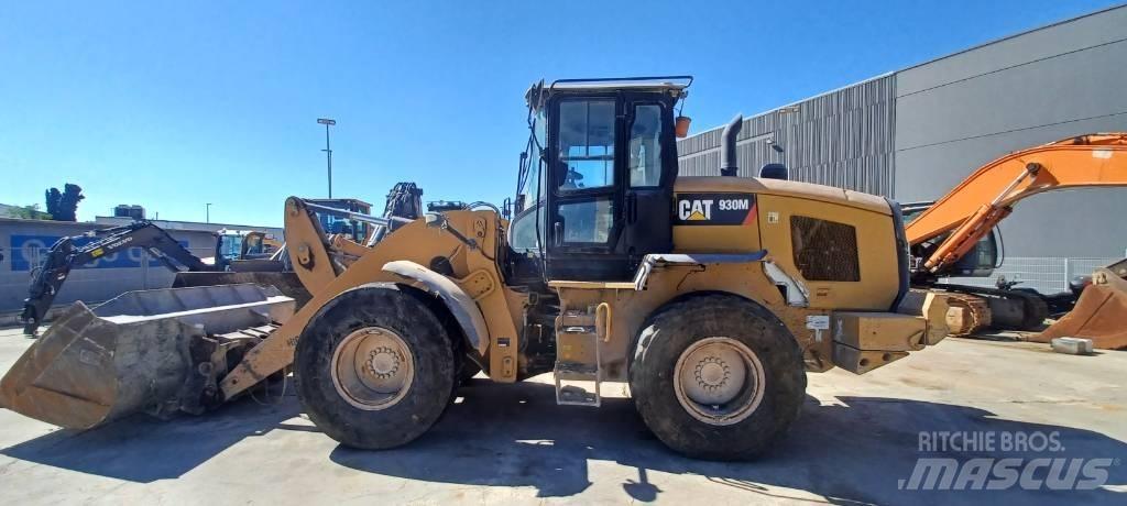 CAT 930 M Pale gommate