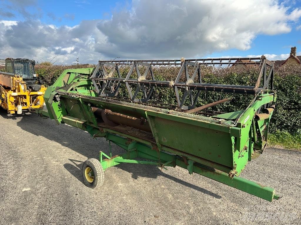 John Deere 1075 Mietitrebbiatrici
