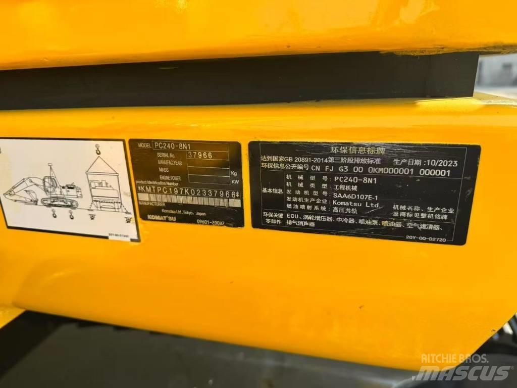 Komatsu 240-8N1 Escavatori cingolati