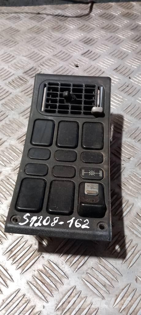 Scania 94 D.   1110904 Cabine e interni