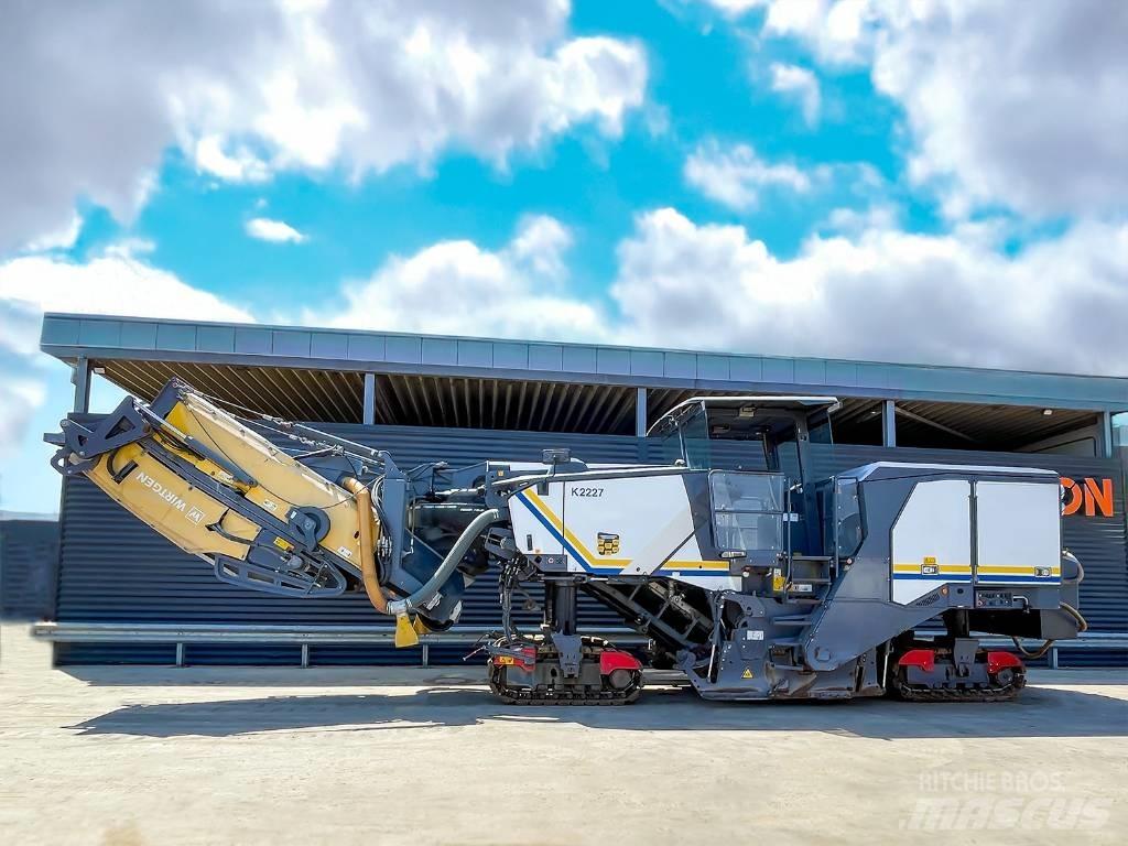 Wirtgen W 220 FI Fresa a freddo per asfalto