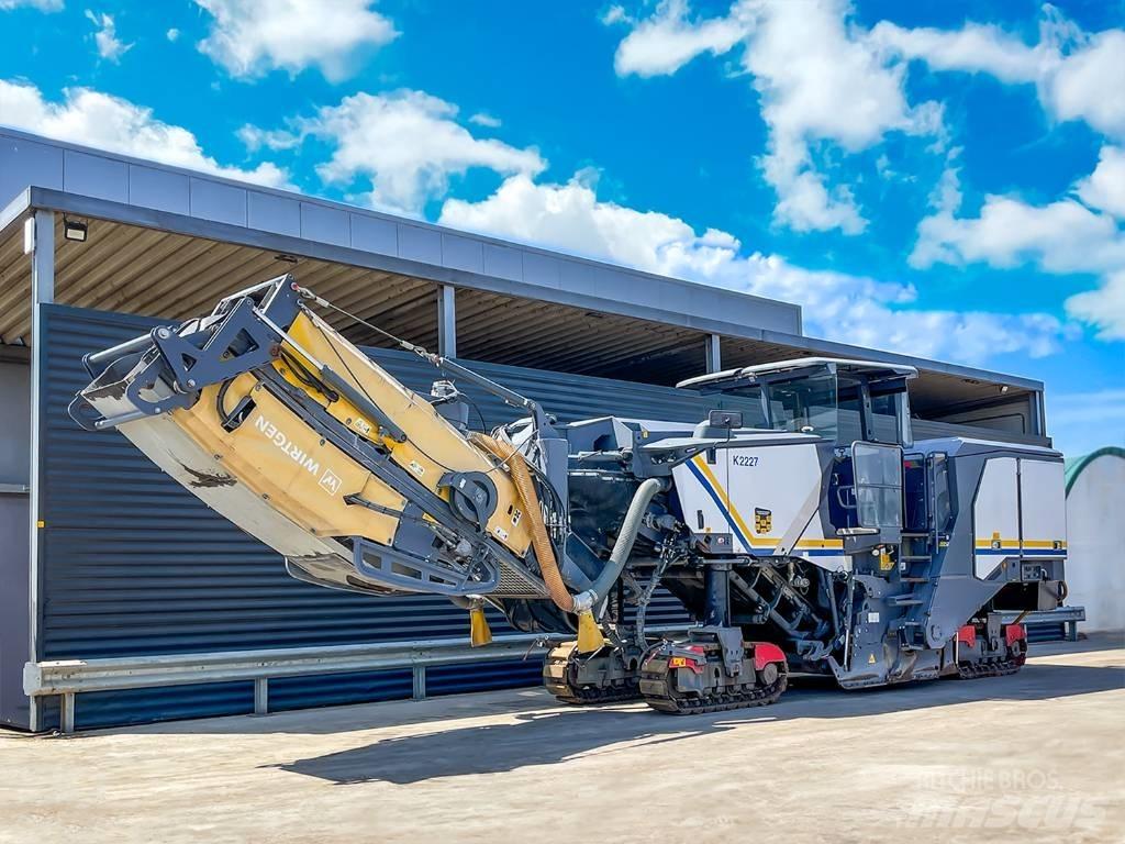 Wirtgen W 220 FI Fresa a freddo per asfalto