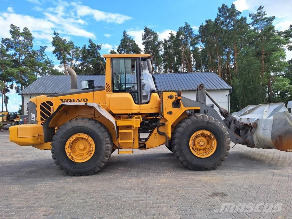 Volvo L 120 F Pale gommate