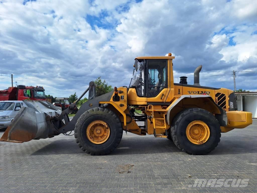 Volvo L 120 F Pale gommate