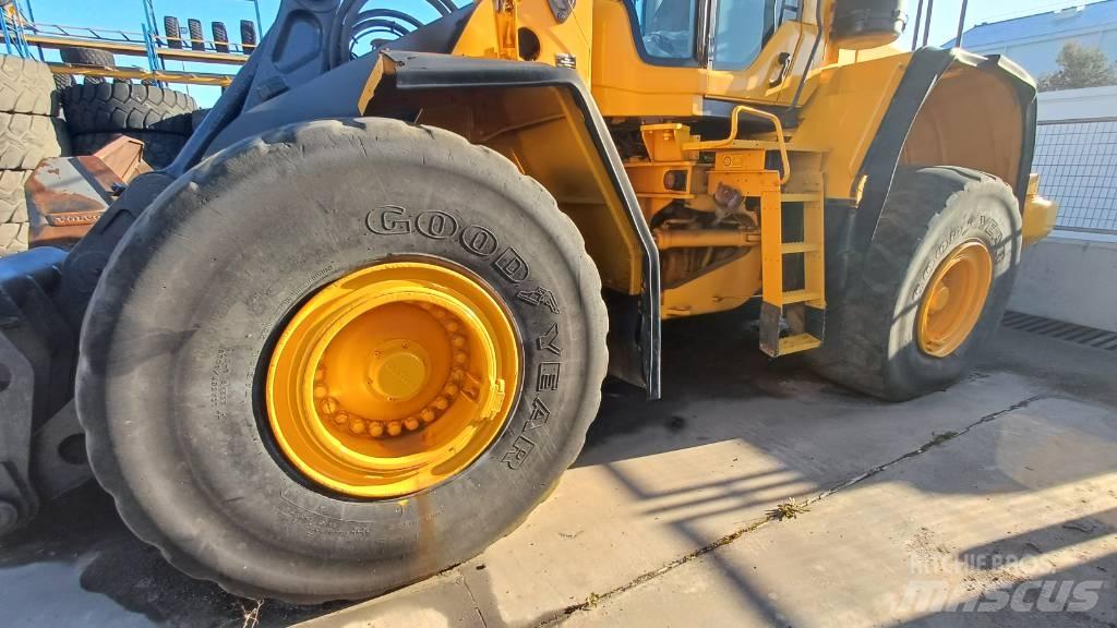 Volvo L 180 F Pale gommate