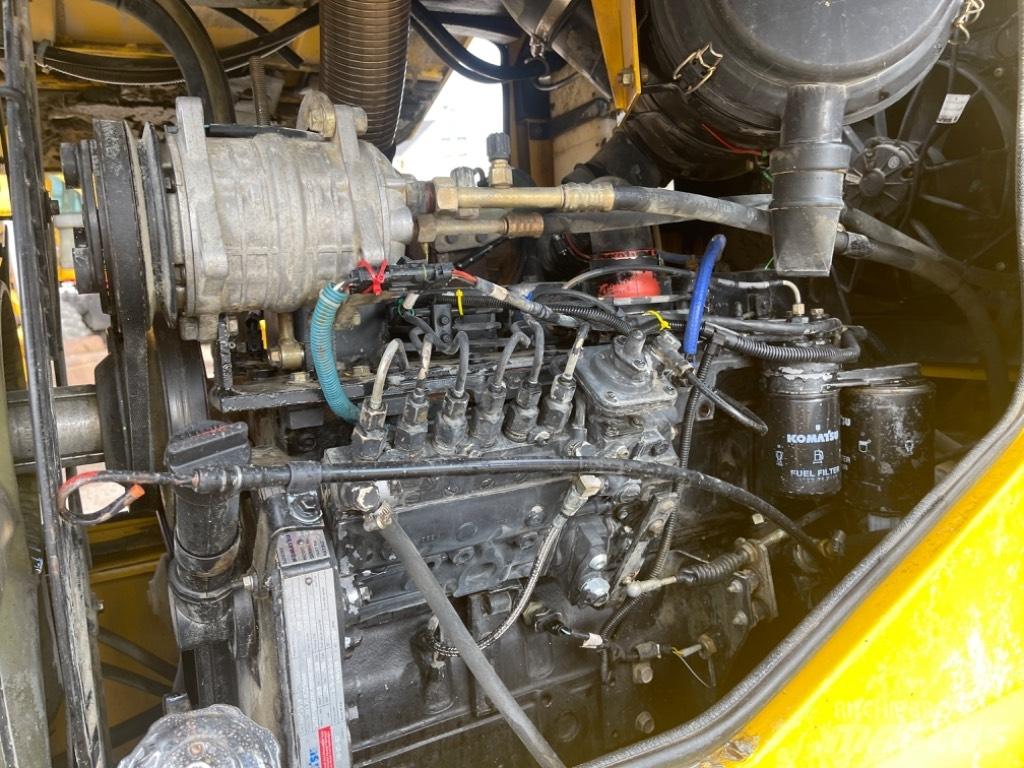 Komatsu WA 270-3 Pale gommate