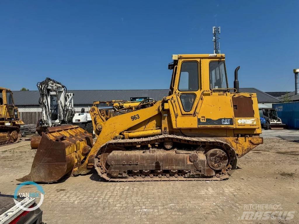 CAT 963 Pale cingolate