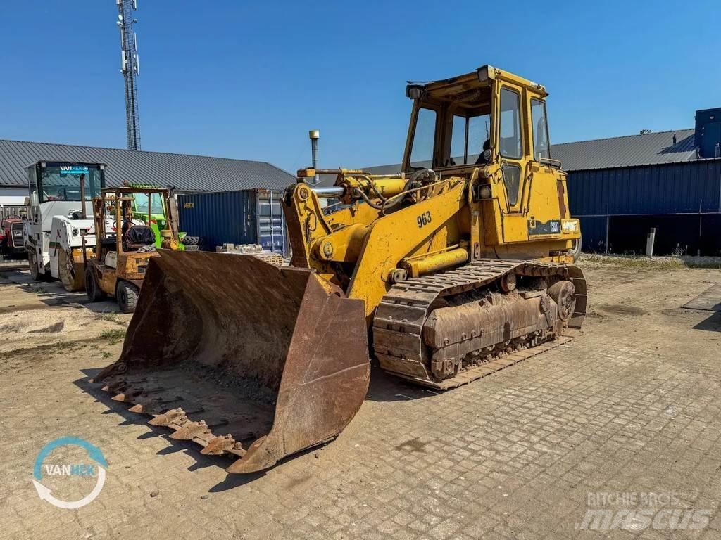 CAT 963 Pale cingolate