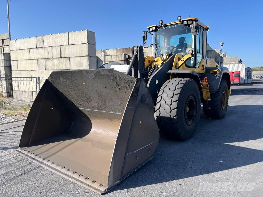 Volvo L 120 H Pale gommate