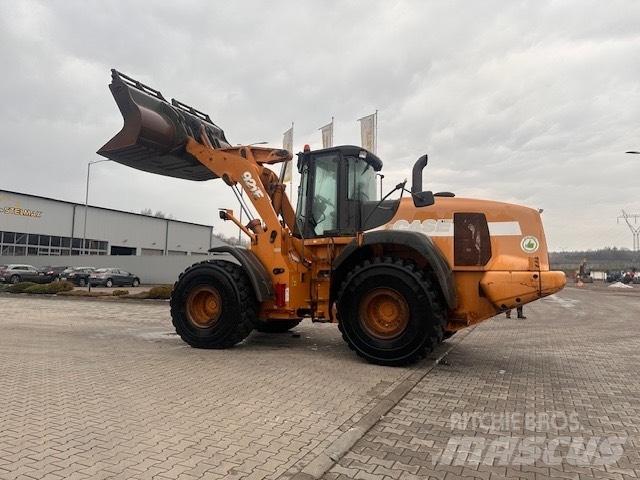 CASE 921 E Pale gommate