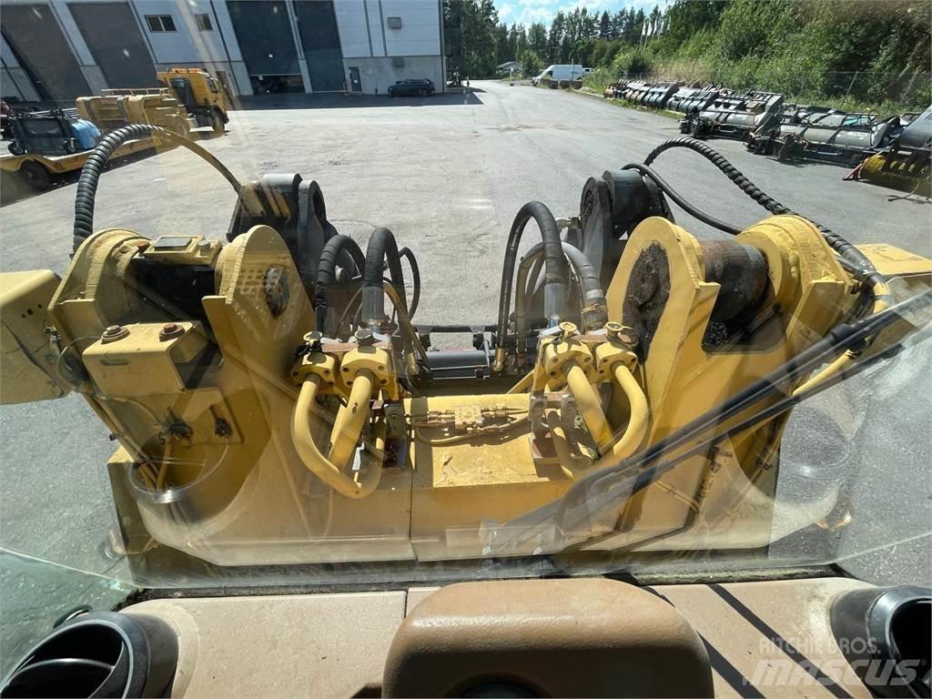CAT 936F Pale gommate