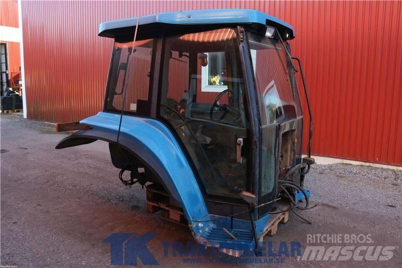New Holland 8870 Cabine e interni