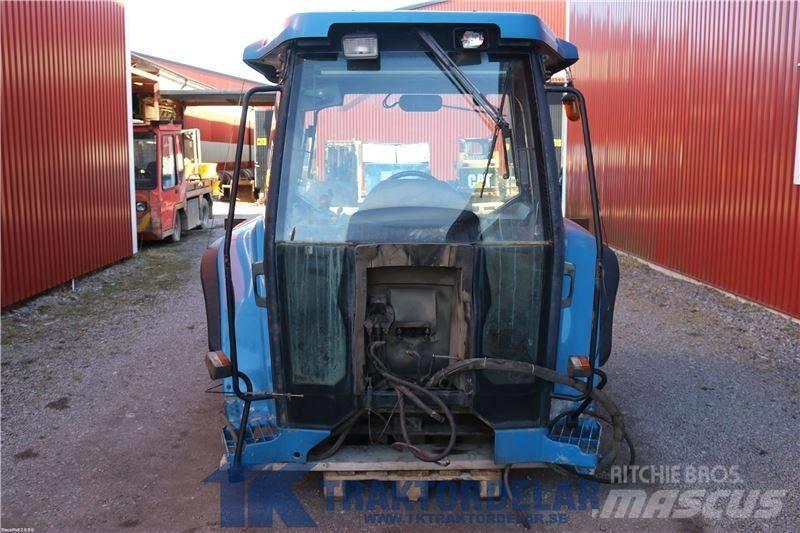 New Holland 8870 Cabine e interni