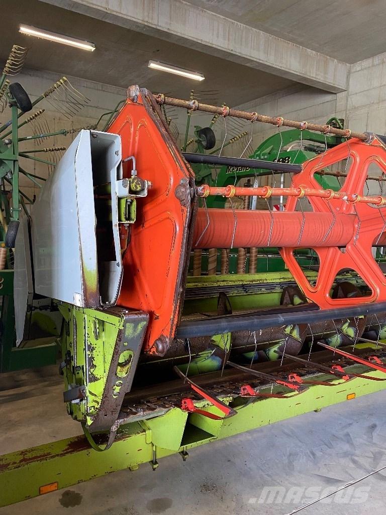 CLAAS Commandor 228 Mietitrebbiatrici