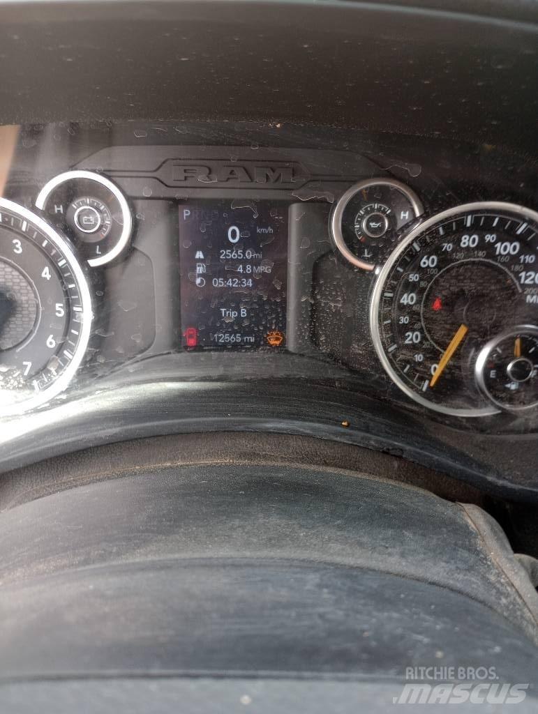 RAM 5500 Camion con sponde ribaltabili