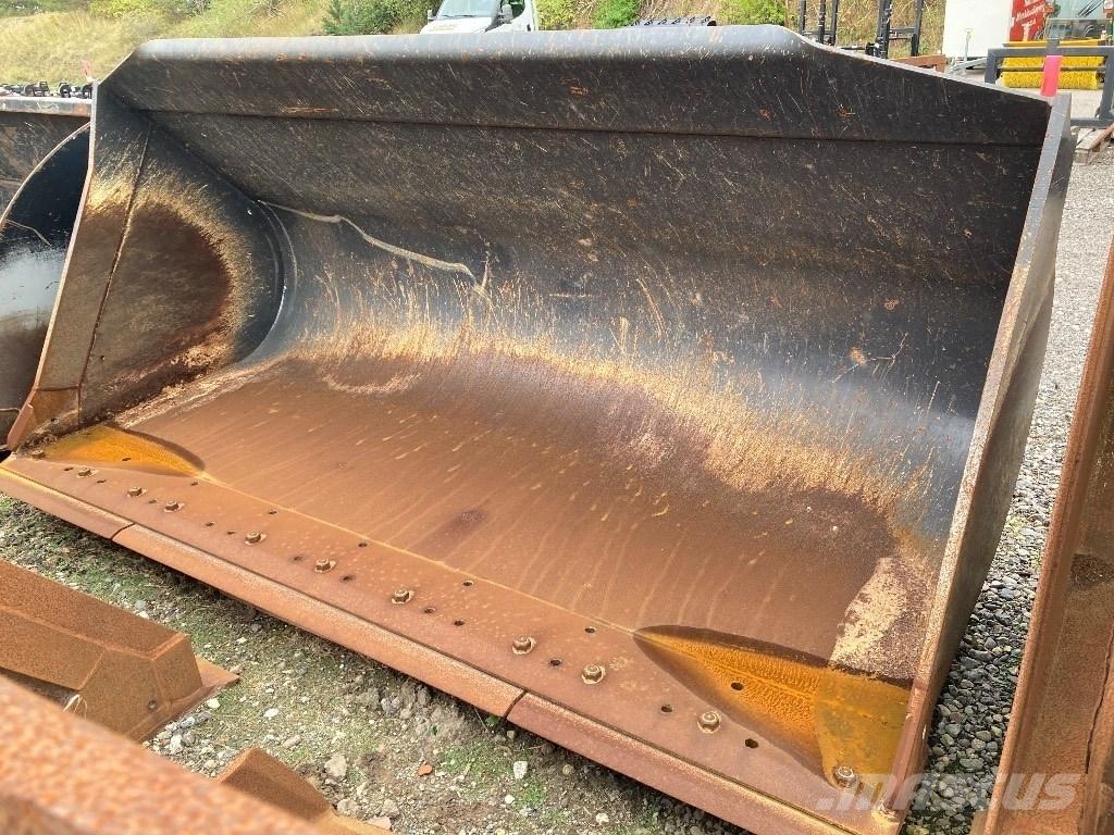 CASE 821 Skovl Pale gommate