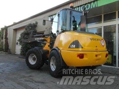 Volvo L25-B Pale gommate