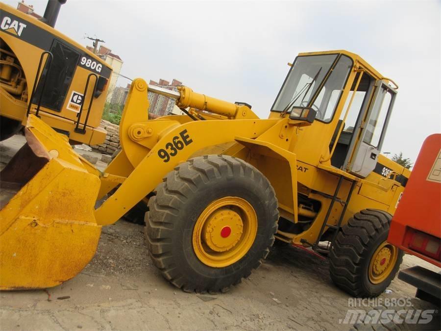 CAT 936 E Pale gommate