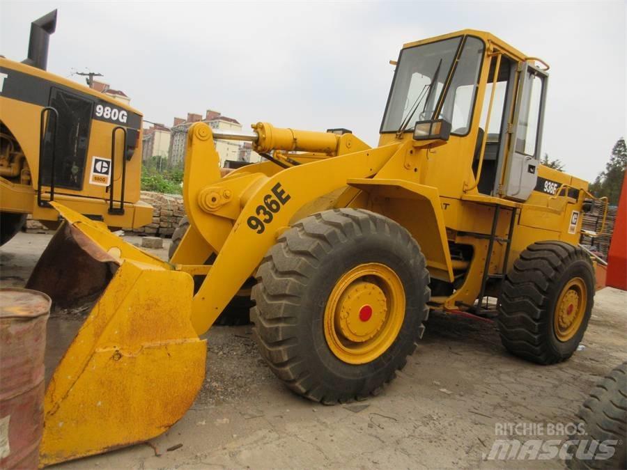 CAT 936 E Pale gommate