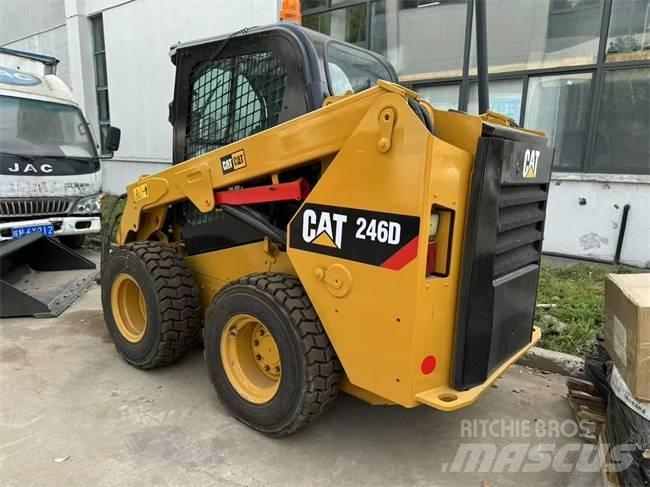 CAT 246 D Mini Pale Gommate