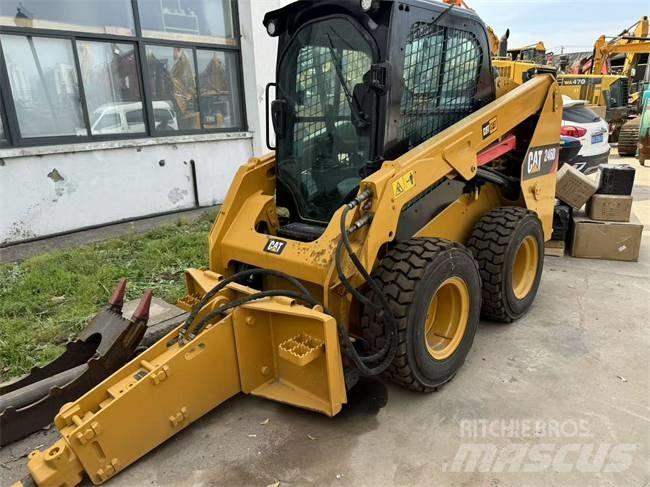 CAT 246 D Mini Pale Gommate