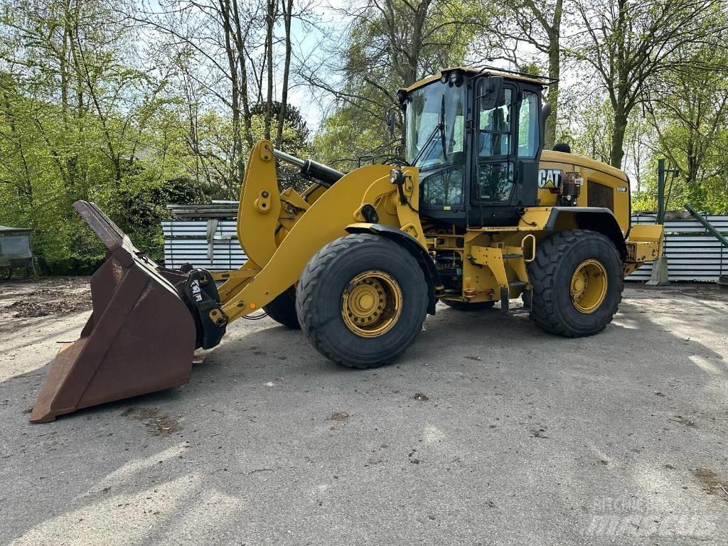 CAT 938M Pale gommate