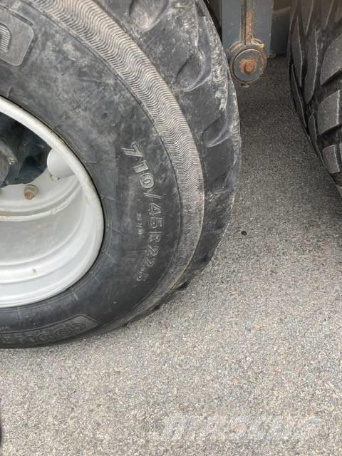 Junkkari J 18 Rimorchi ribaltabili