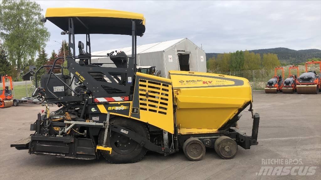 Bomag BF 300 P-2 Finitrici