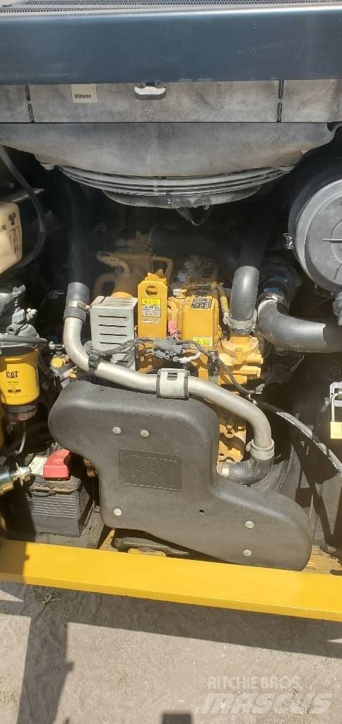 CAT 279 D Mini Pale Gommate