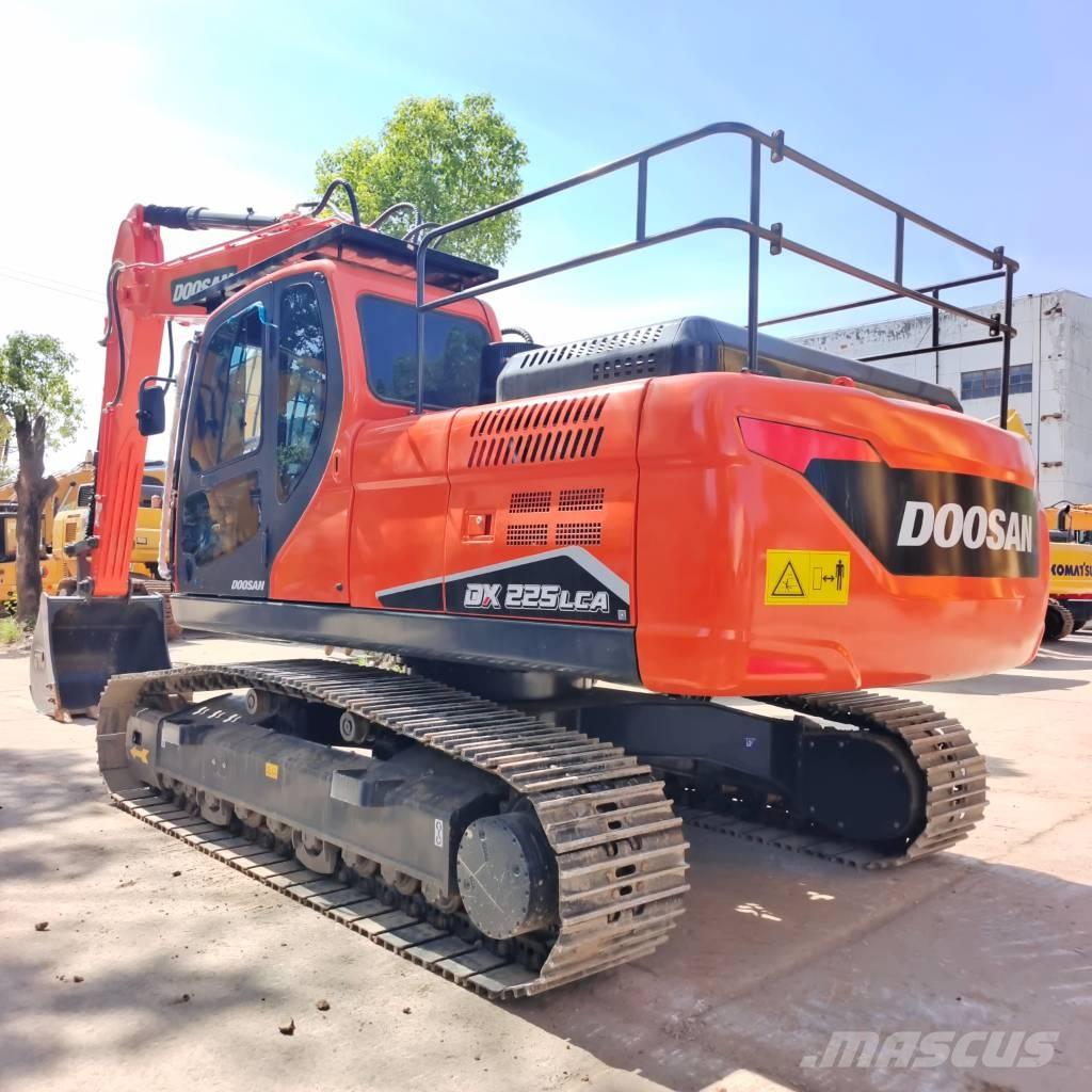 Doosan DX225LC-9C Escavatori cingolati