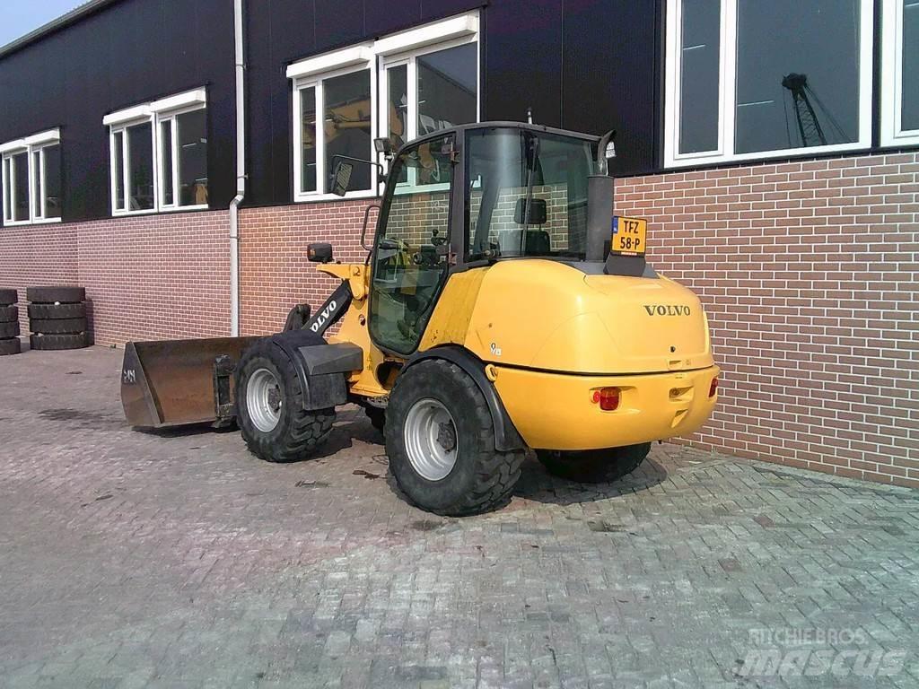 Volvo L25B Pale gommate