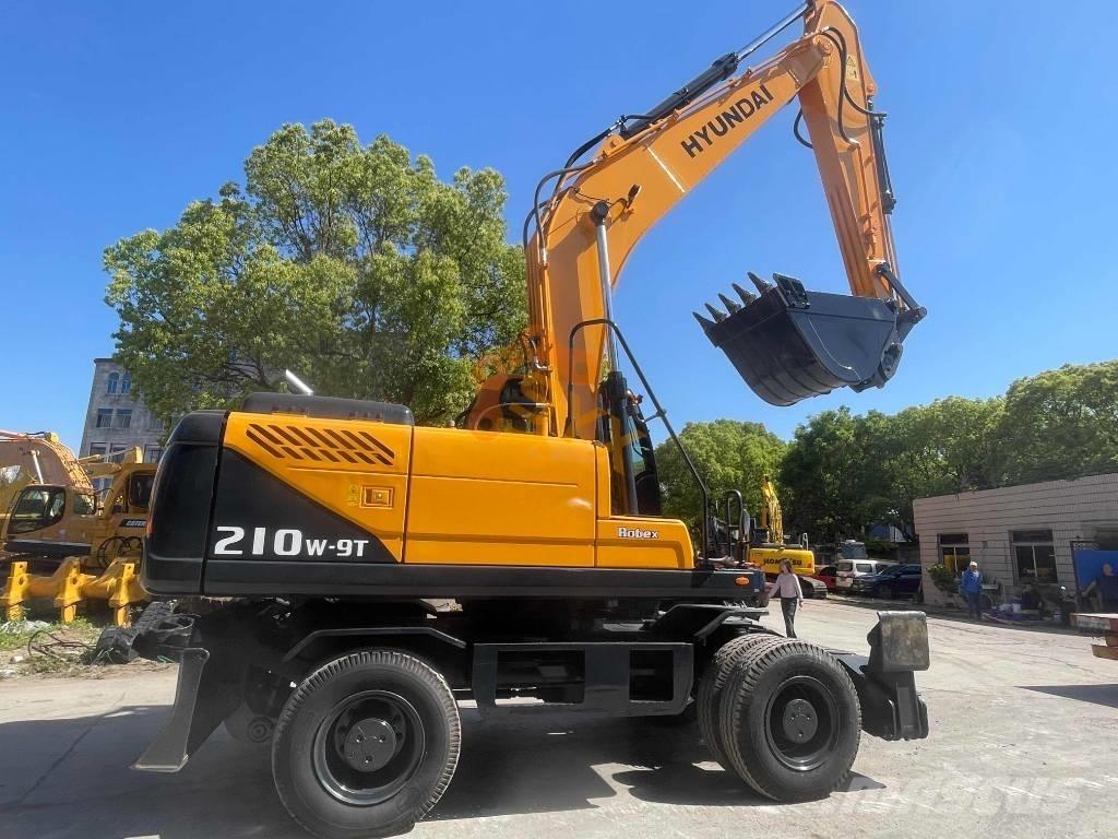 Hyundai 210W-9 Escavatori gommati