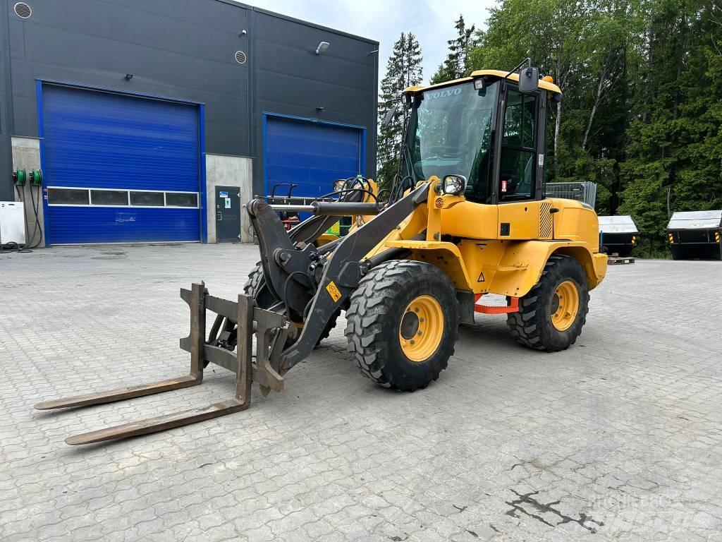 !!SOLD!! Volvo L 30 G Pale gommate
