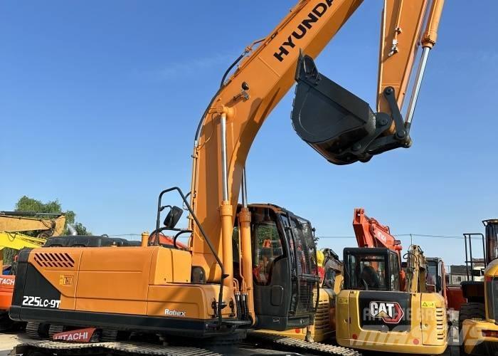 Hyundai 225 Escavatori cingolati