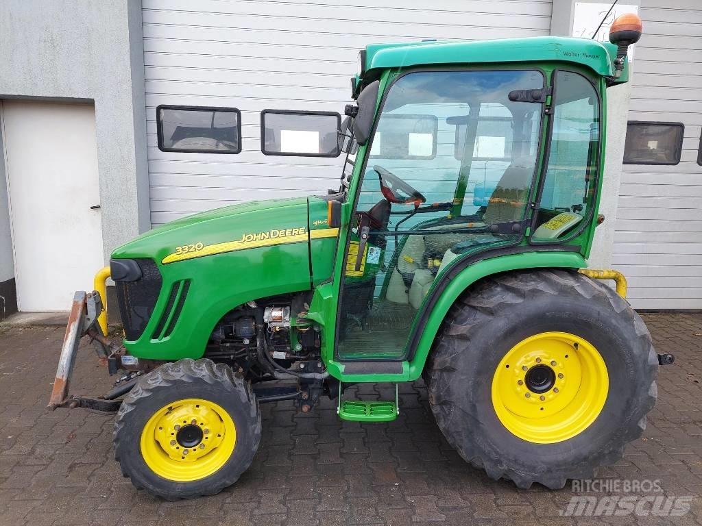 John Deere 3320 Trattori compatti