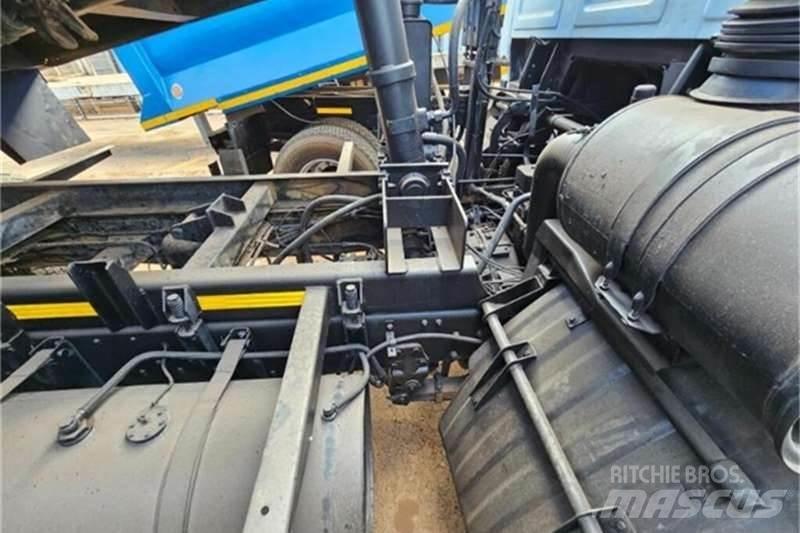 Tata LPK Camion altro