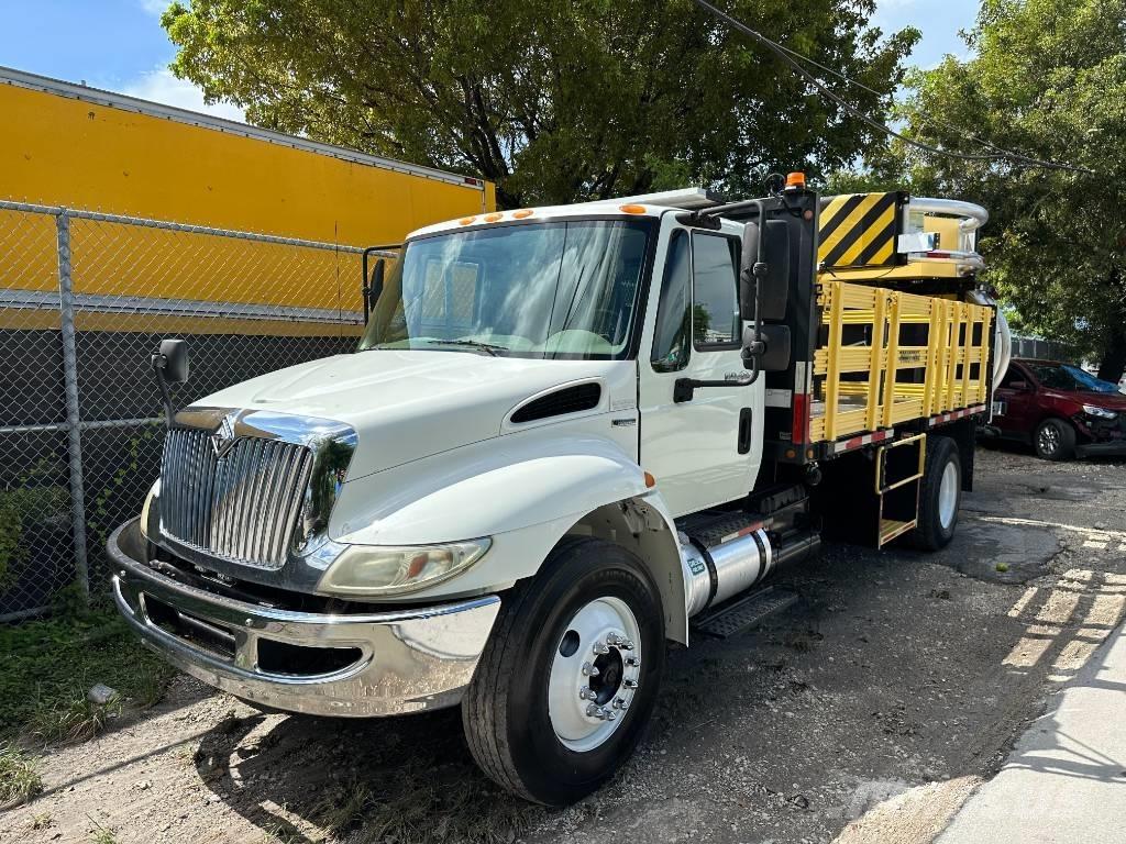 International 4300 Camion con sponde ribaltabili