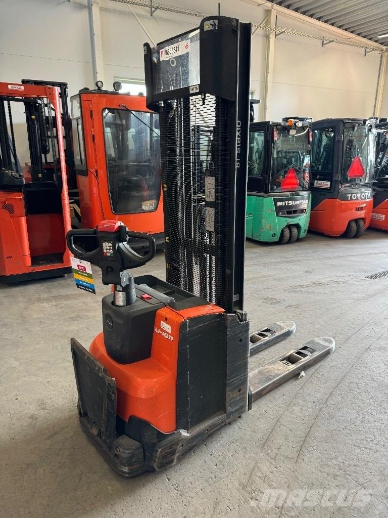 Toyota SWE140L Transpallet uomo a terra