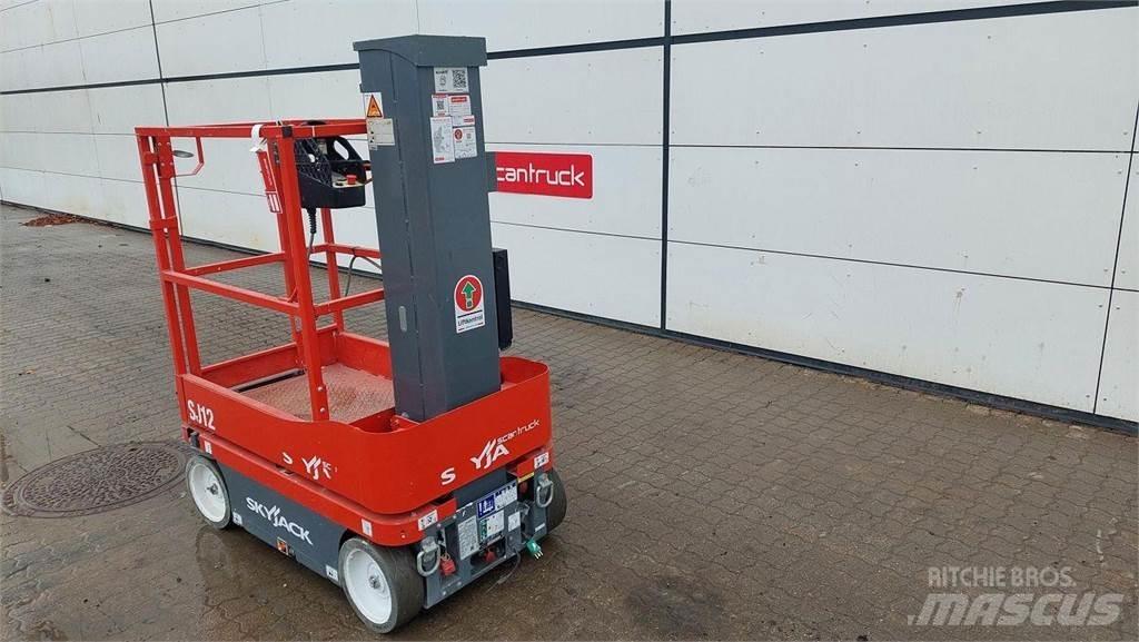 SkyJack SJ12 Sollevatori verticali