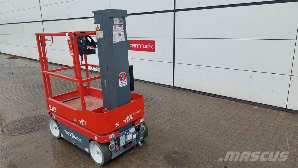 SkyJack SJ12 Sollevatori verticali