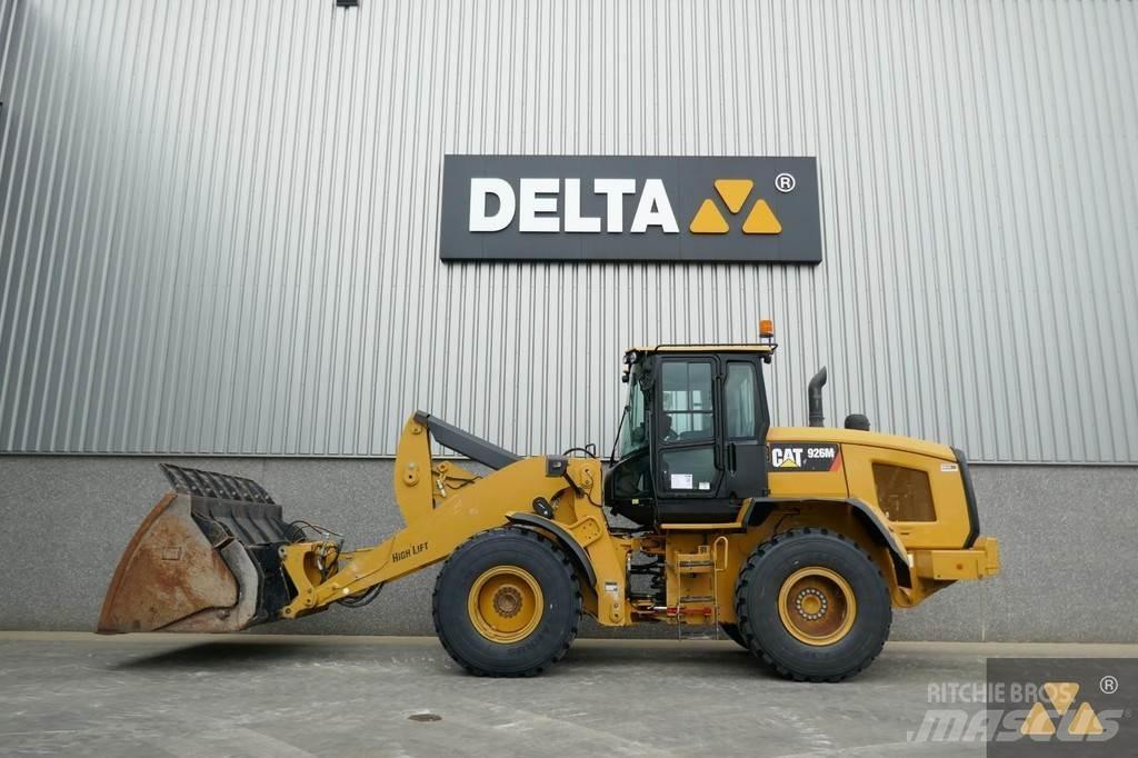 CAT 926M Pale gommate